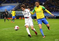 厳しいマークを受ける土居 聖真（鹿島）【クラブＷ杯 準々決勝 サンダウンズvs鹿島】