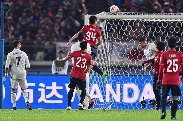 鈴木 優磨（鹿島）のヘディングシュートは惜しくもバーを直撃【クラブＷ杯 決勝 レアル・マドリードvs鹿島】