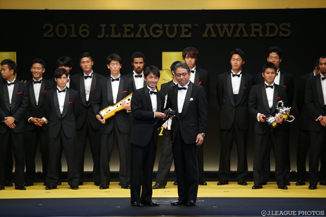 最優秀監督賞を受賞した鹿島の石井 正忠監督【２０１６Ｊリーグアウォーズ】