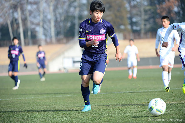 突破をしかける広島の渡部　快斗【JINYC GS 第1節 広島ユースvs京都U-18】