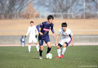 中盤で展開を窺う川村　拓夢（広島ユース）【JINYC GS 第1節 広島ユースvs京都U-18】