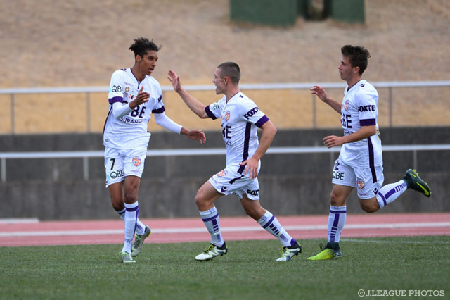 先制点をあげたパースグローリーのイーサン ブルックス【JINYC GS 第2節 松本U-18vsパースグローリー】