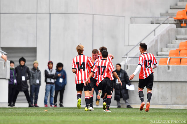 追加点を決め喜び合うエストゥディアンテスの選手たち【JINYC GS 第2節 広島vsエストゥディアンテス】