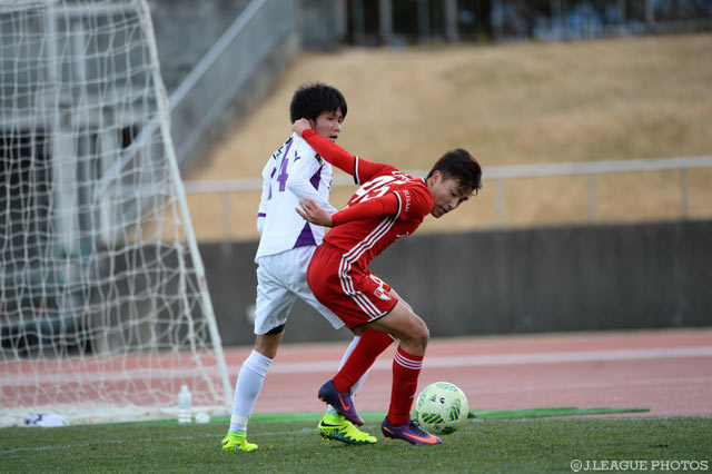 激しい攻防を見せる京都U-18遠藤 直弥【JINYC GS 第2節 京都vs釜山】