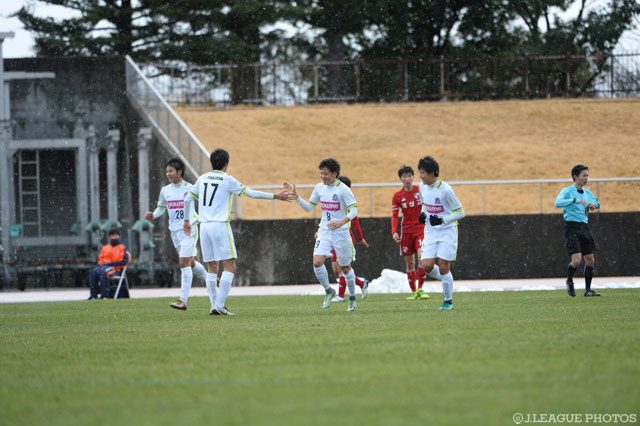 すぐさま試合を振り出しに戻した満田 誠（広島）の1点目【JINYC GS 第3節 広島vs釜山】