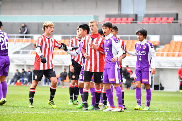 集中してセットプレーに備える両チーム【JINYC GS 第3節 京都vsエストゥディアンテス】