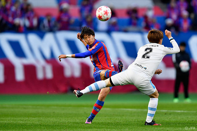 右サイドからの攻撃参加で局面の打開を図った室屋 成（FC東京）【天皇杯 準々決勝 FC東京vs川崎Ｆ】