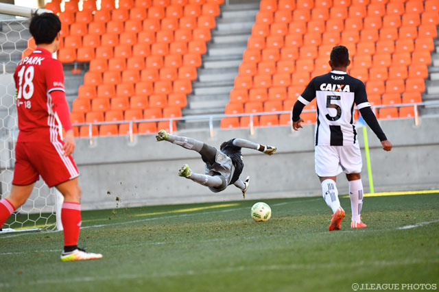 ゴールを死守するヴィトール フェレイラ（フィゲレンセ）【JINYC 決勝 釜山vsフィゲレンセ】
