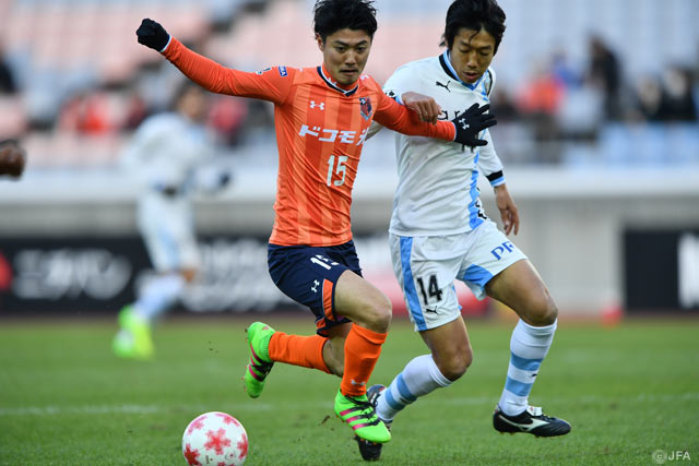 ボールをキープする大山 啓輔（大宮）【天皇杯 準決勝 大宮vs川崎Ｆ】