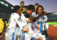 待望のゴールに歓喜の輪を作る川崎Ｆイレブン【天皇杯 準決勝 大宮vs川崎Ｆ】