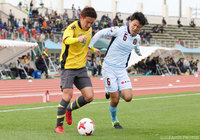 多々良 敦斗（千葉）をマークする田辺 圭佑（琉球）【DAZNニューイヤー杯 沖縄ラウンド 千葉vs琉球】