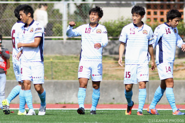 狙い澄ました一撃で先制点を決めた富樫 佑太（琉球 #18）【DAZNニューイヤー杯 沖縄ラウンド 千葉vs琉球】