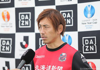 試合後にインタビューを受ける札幌の新戦力、兵藤 慎剛【DAZNニューイヤー杯 沖縄ラウンド 札幌vs千葉】