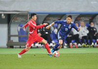 右サイドから切り込む小林 悠(川崎F)【EAFF E-1サッカー選手権2017決勝大会 日本vs北朝鮮】