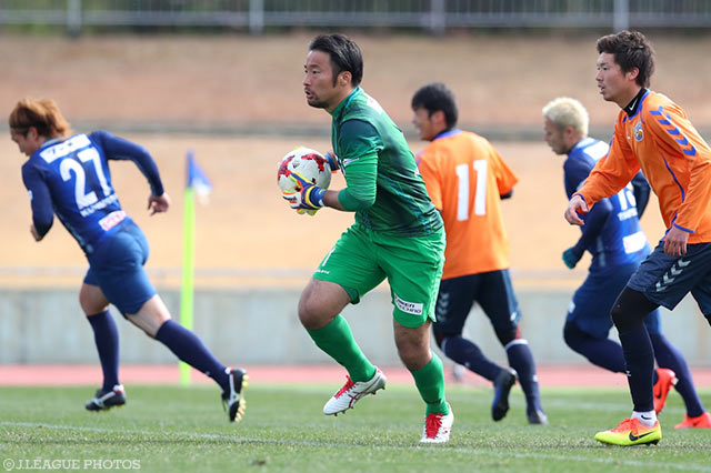 82分までゴールマウスに立ち、無失点に抑えた神山 竜一（福岡）【DAZNニューイヤー杯 宮崎ラウンド 福岡vs長崎】