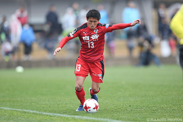 右から好クロスを供給し、同点弾を演出した三鬼 海（熊本）【DAZNニューイヤー杯 鹿児島ラウンド 磐田vs熊本】