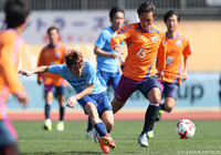 難しい体勢からパスを供給する野崎 陽介（横浜FC）【DAZNニューイヤー杯 宮崎ラウンド 長崎vs横浜FC】