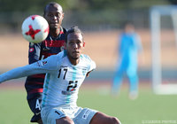 強靭なフィジカルでボールキープを試みるウェリントン（福岡）【DAZNニューイヤー杯 宮崎ラウンド 鹿島vs福岡】