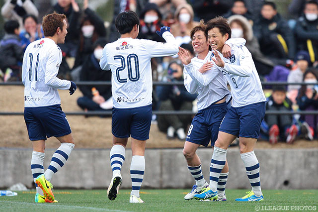 抑えの効いたハーフボレーで先制点を突き刺した藤本 憲明（鹿児島 #9）【DAZNニューイヤー杯 鹿児島ラウンド 磐田vs鹿児島】