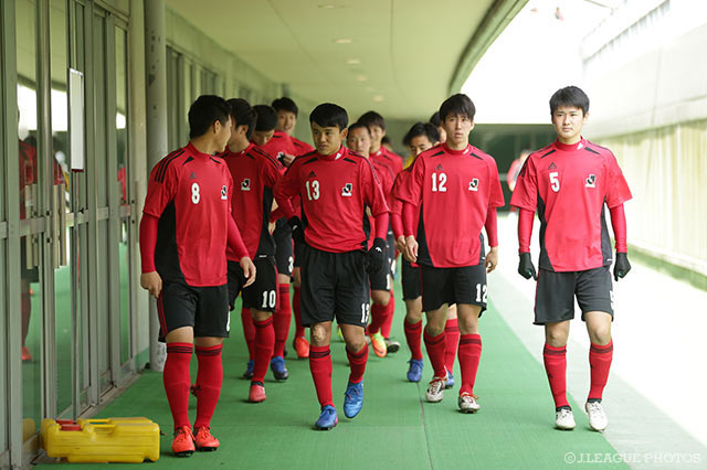 試合前に談笑するU-18Ｊリーグ選抜。13番は期待の新星・久保 建英（ＦＣ東京Ｕ－１８）【NEXT GENERATION MATCH U-18Ｊリーグ選抜vs日本高校サッカー選抜】