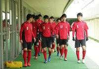 試合前に談笑するU-18Ｊリーグ選抜。13番は期待の新星・久保 建英（ＦＣ東京Ｕ－１８）【NEXT GENERATION MATCH U-18Ｊリーグ選抜vs日本高校サッカー選抜】