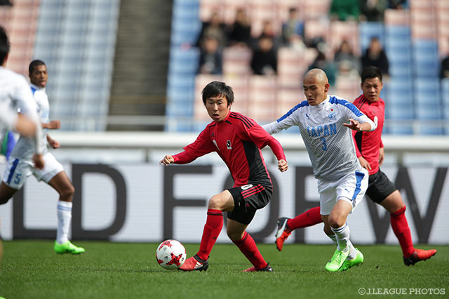 ボールをキープする藤本　寛也（東京Ｖユース）【NEXT GENERATION MATCH U-18Ｊリーグ選抜vs日本高校サッカー選抜】