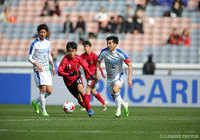 日本高校サッカー選抜の主将・住永 翔（青森山田高）を久保 建英（ＦＣ東京Ｕ－１８）がチェック【NEXT GENERATION MATCH U-18Ｊリーグ選抜vs日本高校サッカー選抜】
