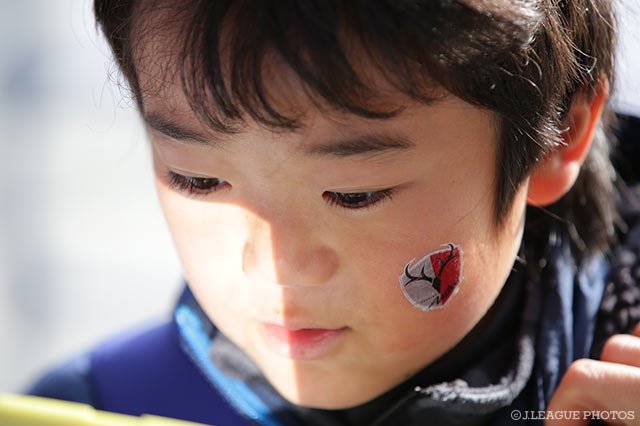 フェイスペイントを施した鹿島サポの男の子【FUJI XEROX SUPER CUP 2017 鹿島vs浦和】
