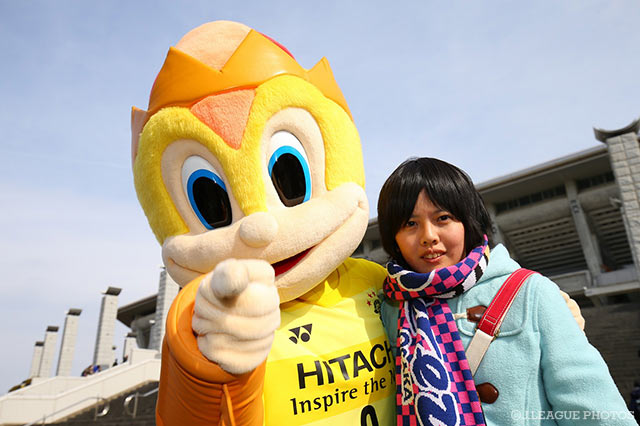 柏のレイくんとセレ女が記念にチーズ！【FUJI XEROX SUPER CUP 2017 鹿島vs浦和】