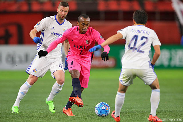 絶妙なパスで攻撃の起点となったレオ シルバ（鹿島）【ＡＣＬ GS MD1 鹿島vs蔚山】