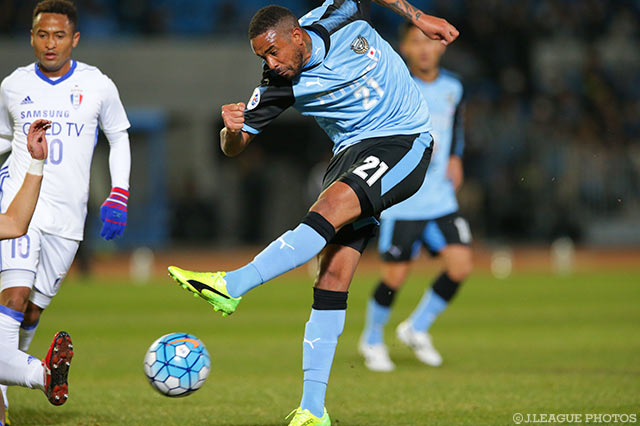 積極的にシュートを放ったエドゥアルド ネット（川崎Ｆ）【ＡＣＬ GS MD1 川崎Ｆvs水原三星】