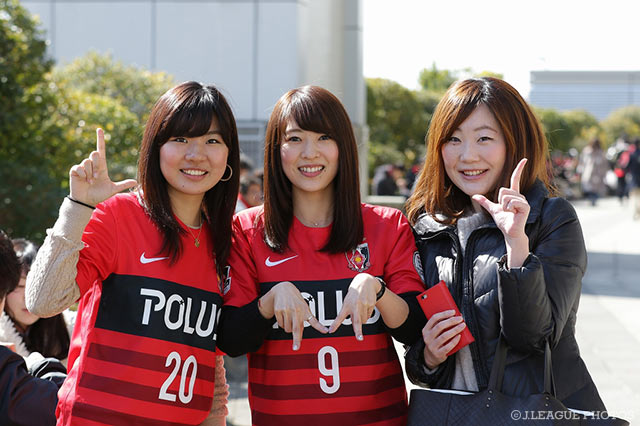 浦和女子サポ三人衆が日産スタジアム参上！願うは浦和の勝利のみ！【明治安田Ｊ１ 第1節 横浜FMvs浦和】