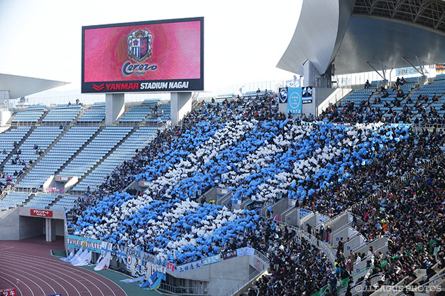 磐田のサポーターがコレオグラフィーを披露。圧倒的インパクトで選手を鼓舞する【明治安田Ｊ１ 第1節 Ｃ大阪vs磐田】