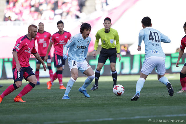 オフを揺るがす移籍劇で、磐田に加入した中村 俊輔。魔法の左足が磐田でも輝くか【明治安田Ｊ１ 第1節 Ｃ大阪vs磐田】