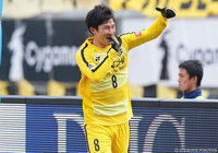 勝利を引き寄せるダメ押し点を頭で押し込んだ武富 孝介（柏）【明治安田Ｊ１ 第1節 鳥栖vs柏】