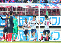 中島 翔哉のシュートのこぼれ球につめ、決勝のオウンゴールを誘発した永井 謙佑（FC東京）【明治安田Ｊ１ 第1節 鹿島vsFC東京】