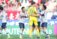 鬼門・カシマスタジアムでの開幕戦勝利を喜ぶFC東京の選手たち【明治安田Ｊ１ 第1節 鹿島vsFC東京】