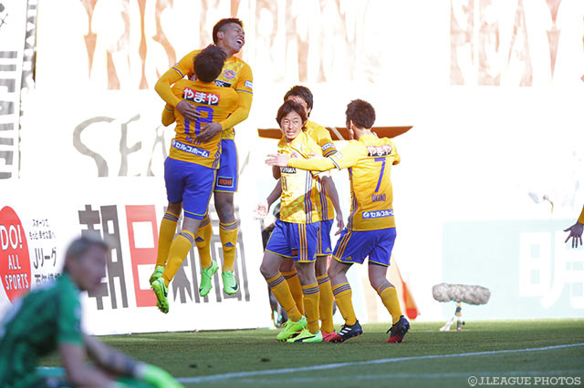 挨拶代わりの決勝点を押し込んだ新加入の石原 直樹（仙台 #11）【明治安田Ｊ１ 第1節 仙台vs札幌】