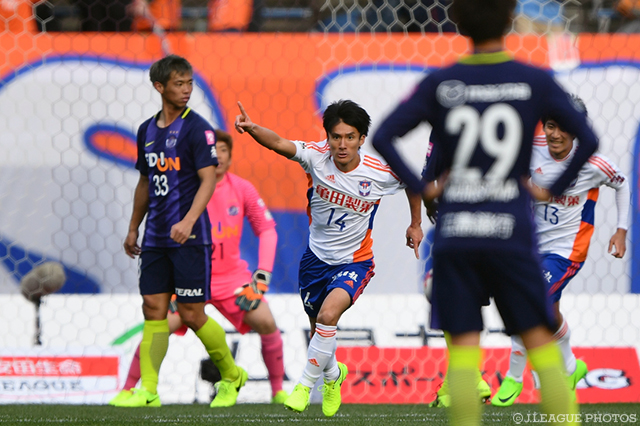  71分に左足で同点ゴールを決めた田中 達也（新潟）【明治安田Ｊ１ 第1節 広島vs新潟】
