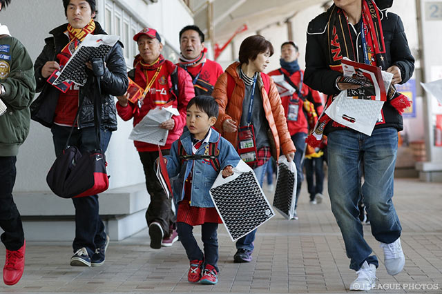 初のＪ２参戦に、やや表情が硬い男の子。名古屋は勝利で笑顔をプレゼントできるか【明治安田Ｊ２ 第1節 名古屋vs岡山】