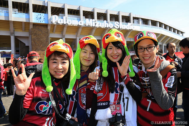 ファジ丸に扮した岡山のサポーター。緑色が映えます【明治安田Ｊ２ 第1節 名古屋vs岡山】