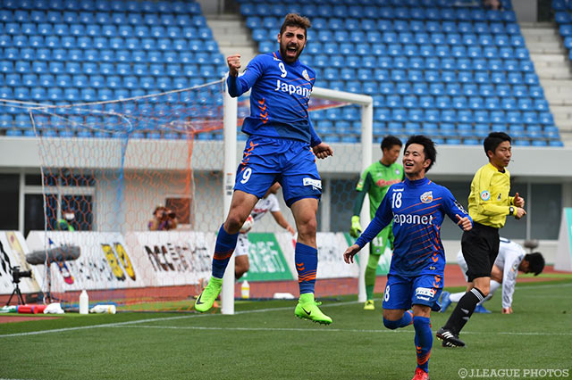 前半終了間際に追加点を奪ったファンマ（長崎）【明治安田Ｊ２ 第1節 長崎vs群馬】