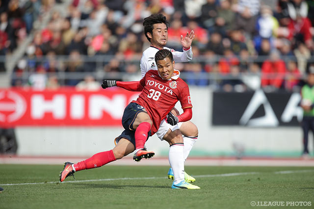 見事なボレーシュートで先制点をマークした永井 龍（名古屋）【明治安田Ｊ２ 第1節 名古屋vs岡山】