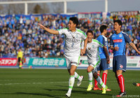 66分に均衡を破る先制ゴールを決めた菊地 俊介（湘南）【明治安田Ｊ２ 第1節 長崎vs群馬】