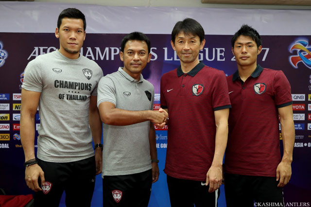 前日会見に臨む鹿島の石井 正忠監督と赤﨑 秀平【ＡＣＬ GS MD2 ムアントンvs鹿島】