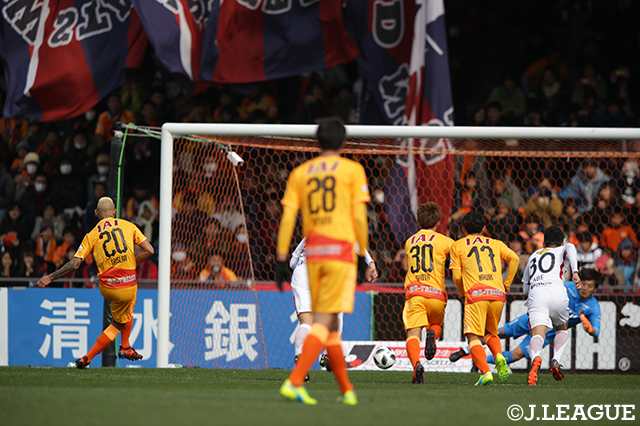 クリスラン（清水）のPKはクォン スンテ（鹿島）がストップ【明治安田Ｊ１ 第1節 清水vs鹿島】