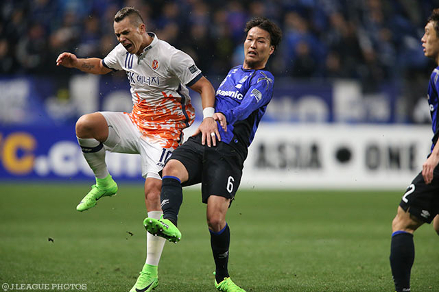 CKからヘディングシュートを放った金 正也（Ｇ大阪）【ＡＣＬ GS MD2 Ｇ大阪vs済州】