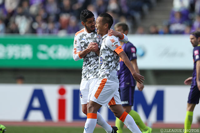 清水のＪ１通算1,150得点目となる決勝PKを決めた鄭 大世【明治安田Ｊ１ 第2節 広島vs清水】