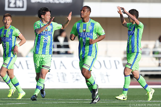 ルーキー、杉岡 大暉（#29）のＪリーグ初得点で先制した湘南【明治安田Ｊ２ 第2節 湘南vs群馬】