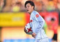 Ｊリーグ初得点となる反撃のゴールを決め、1点差とした高井 和馬（群馬）【明治安田Ｊ２ 第2節 湘南vs群馬】